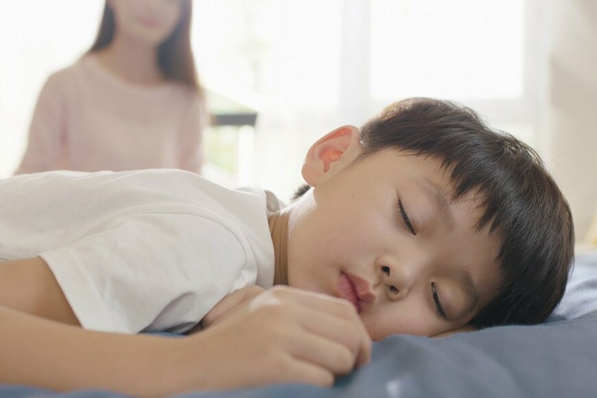 一斉休校で早寝早起きができない！ 子供の生活リズムが狂ってしまう悩ましさ