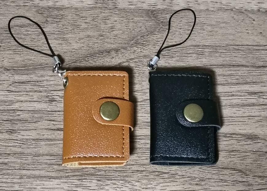 筆者撮影（セリア、ミニメモ帳ノート風ストラップ付）