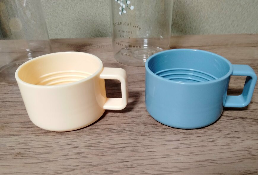 筆者撮影（セリア、ミモザ＆スズラン コップ付ドリンクボトル 390ml）