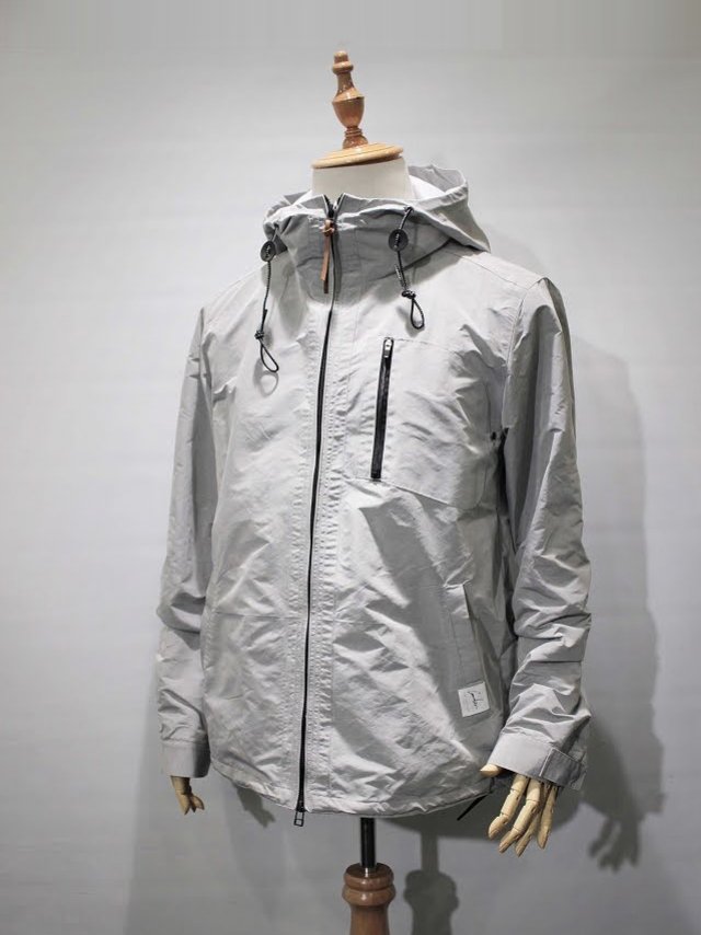 CANALIZE - PACKABLE BLOUSON 34,560円（税込）