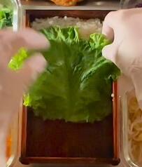 「家族が喜ぶママ弁当」大きな鶏胸肉を丸ごと1枚使用！大迫力のチキン南蛮弁当に「キタキター！」と反響続々