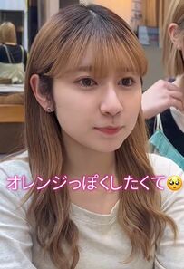 オレンジ色の落ち着きのあるヘアカラーにイメチェンした女性！「理想です」と笑顔