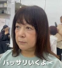 【変身】ミディアムヘアの女性が「久々のショート」でイメチェン