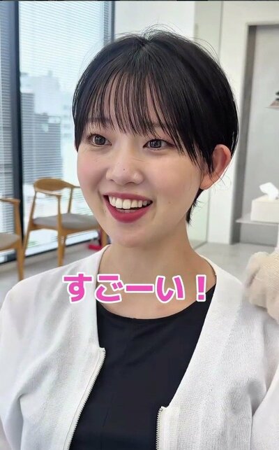 前髪をつくり、軽やかにまとまったショート
