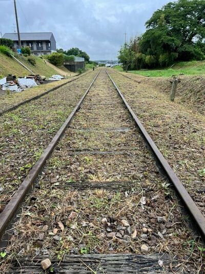 手入れされている廃線路