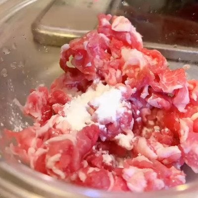 「平日の朝7時に家を出る夫」に妻が作る【豚こまバーグのケチャップ炒め弁当】ボリュームもあって彩りも美しいお弁当に「美味しそう」の声