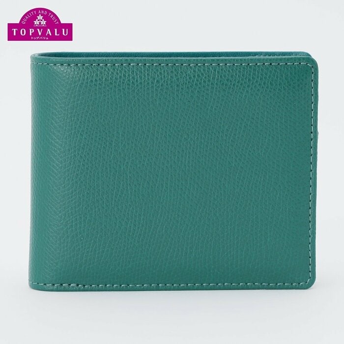 普段のファッションの差し色になるような鮮やかな色に挑戦するのも素敵です