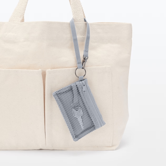 ストラップ付きカードケース