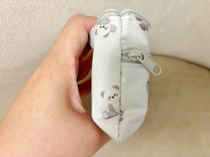 MAXまで入れると、サイドの縫い目が引っ張られます