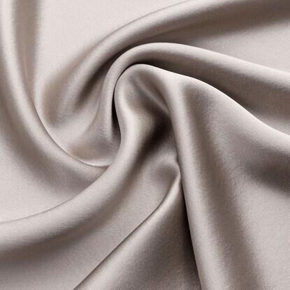 コンパクトなSサイズとたっぷり髪の毛が入るLサイズの2サイズを展開