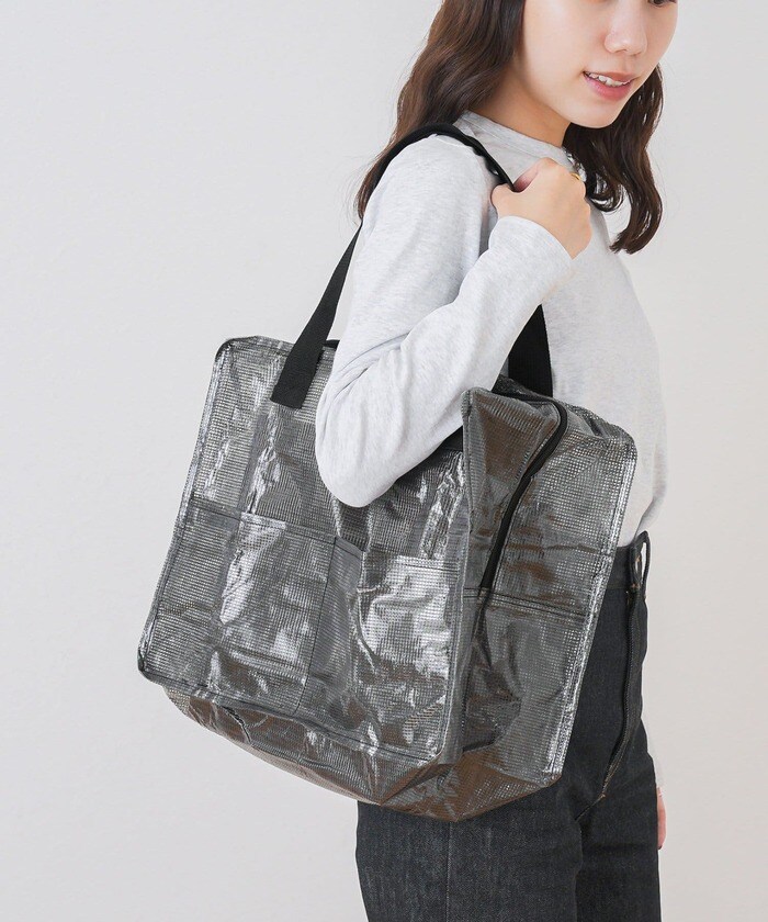 3COINS　丈夫で濡れにくい折りたたみキャリーオンバッグ