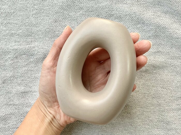 手にすっぽりと収まるサイズ感もかわいらしさのポイント