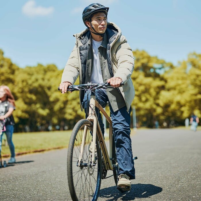 アウター特有の動きにくさを感じさせない工夫が凝らされています