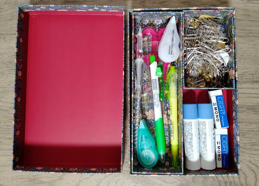 筆者撮影（セリア、文具小物収納BOX 長方形トレー マスターピースコレクション/WM、文具小物収納BOX 細長トレー マスターピースコレクション/WM、文具小物収納BOX フタつき マスターピースコレクション/WM）