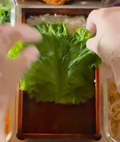 「家族が喜ぶママ弁当」大きな鶏胸肉を丸ごと1枚使用！大迫力のチキン南蛮弁当に「キタキター！」と反響続々