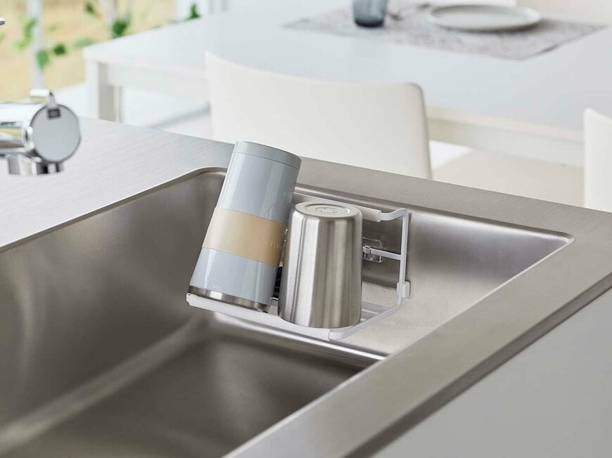 出所：山崎実業公式　フィルムフックワイドジャグボトルホルダー タワー S