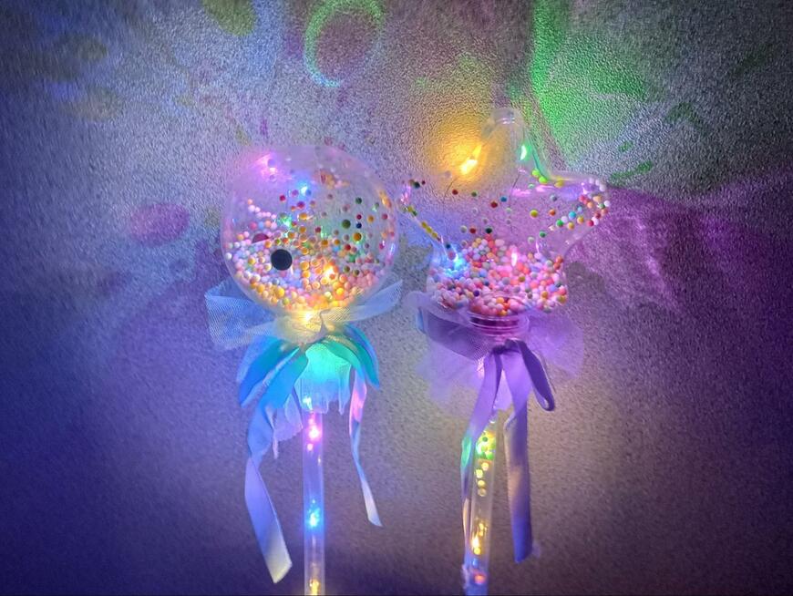 出所：筆者撮影（ダイソー、光るスティック（丸型）・光るスティック（星型））