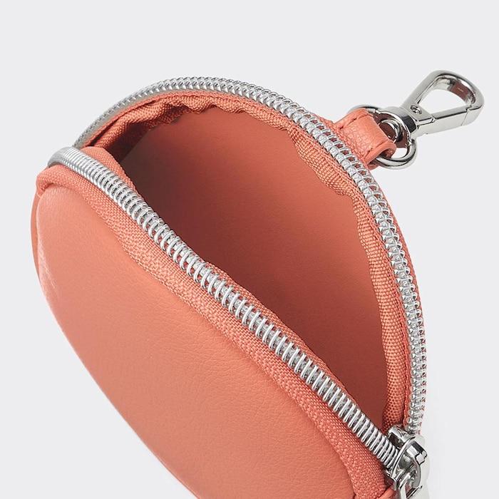 円形ポーチはコインケースにも◎／出所：GU公式 2セットショルダーポーチ