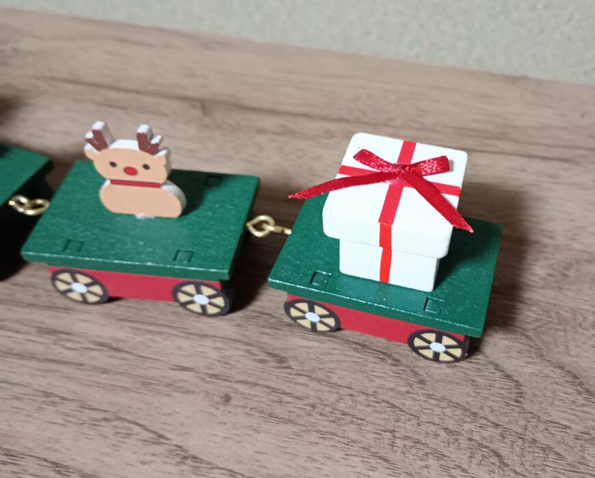 筆者撮影（ダイソー、クリスマス機関車（A））