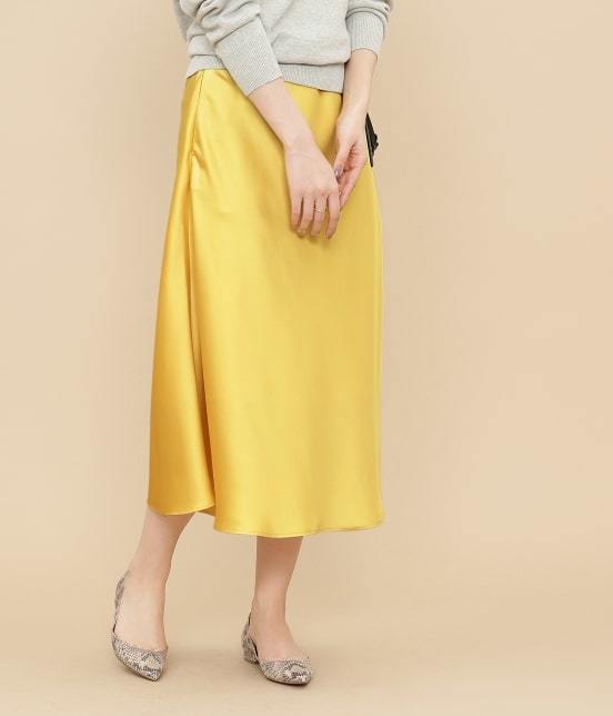 ADAM ET ROPE' FEMME - サテンセミフレアスカート ¥15,120（税込）