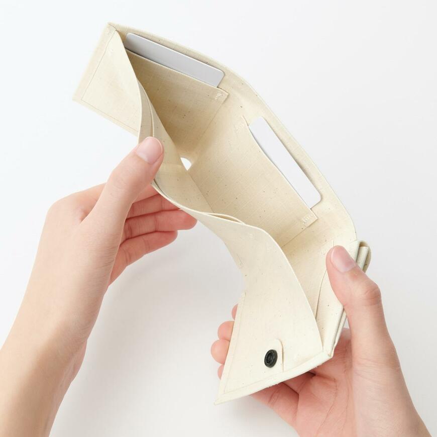 無印良品、耐水生地を使った三つ折り財布画像