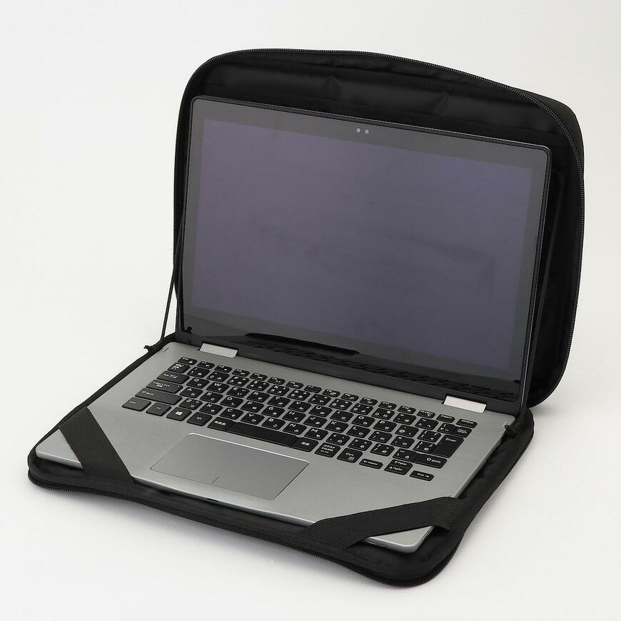 無印良品、入れたまま使えるパソコンケース使用例画像