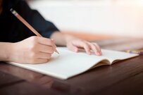 数学の公式をノートに書いていた京大生　思わぬ脱字に「ひろゆきっぽい」「初めて数学関係で笑った」