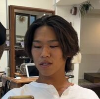 パーマを希望する男性がイメチェン「バチバチでお願いします」と変身した様子が話題