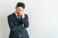 「生活苦しい」と感じる人は約6割【平均貯蓄額】年代別の「平均・中央値」はいくらか