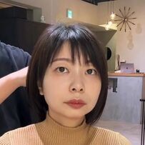 ブライダル後の女性がショートヘアに。後頭部の丸みと襟足の引き締まりの差を利用し、きゅっとくびれたシルエットを作る「くびれショート」の仕上がり