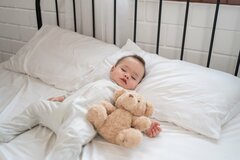 赤ちゃんの「寝かしつけ」を始めた父親　1時間後に目撃された「まさかの光景」が話題に