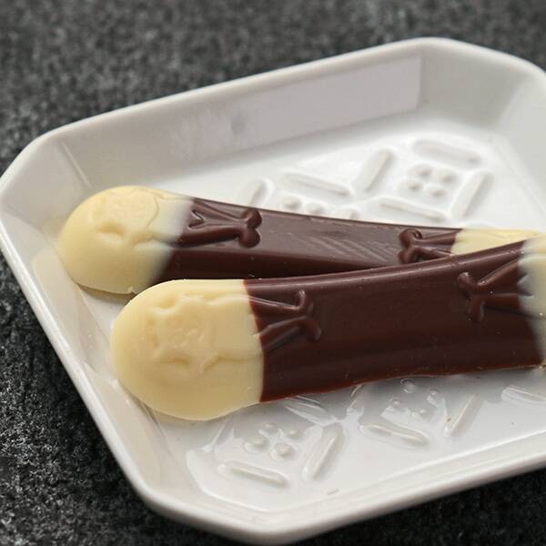 ミルクとホワイトの濃厚な味わいを一度に楽しめるお菓子です