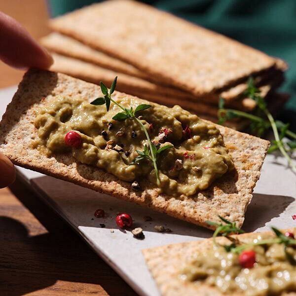 濃厚で旨味のあるリッチな味わいで、バゲットやクラッカーと相性抜群