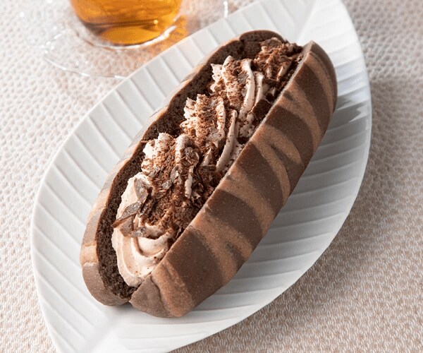 セブン-イレブンの新商品：阿蘇小国ジャージー牛乳使用チョコホイップロール