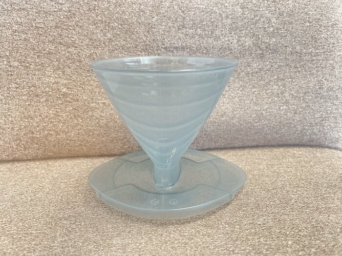 半透明の軽いポリプロピレン素材