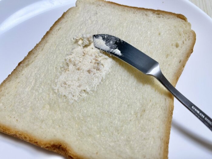食パンにそのまま塗ってみた!