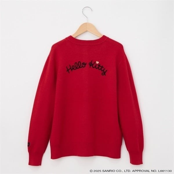 背面にロゴが大きくデザインされた意外性が魅力の一枚