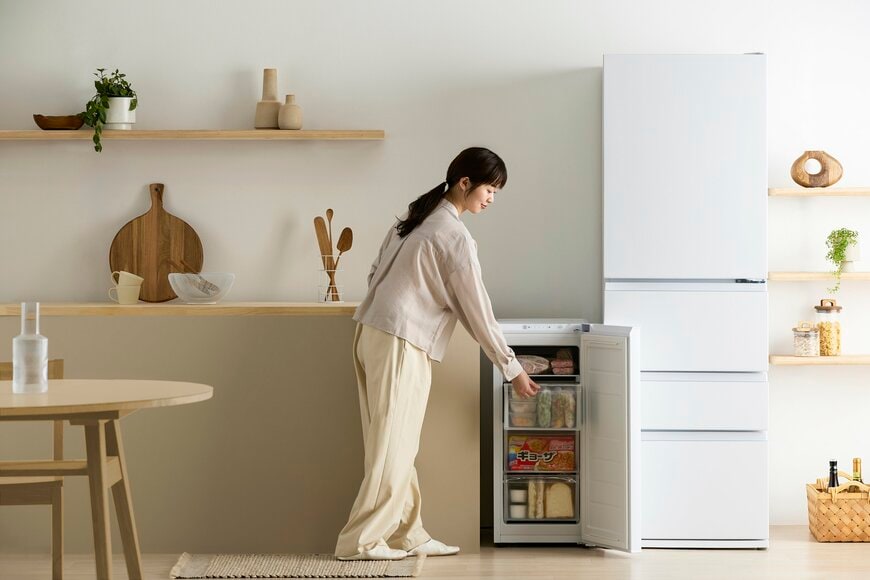 出所：アイリスオーヤマ株式会社　スリム冷凍庫 64L IUSN-S6A-W ホワイト