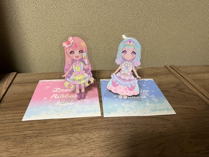 筆者撮影（ダイソー、シール付クリアスタンドドール）