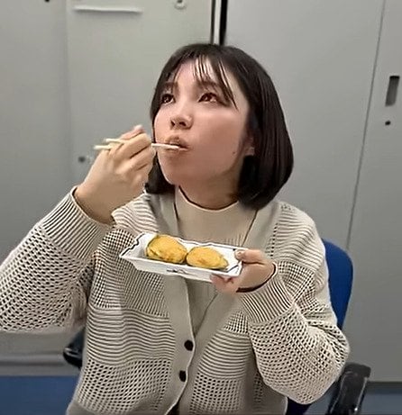「昼休みなのに徳島の郷土料理を実食？」農水省職員が食べる“そば米雑炊”など3品が話題！