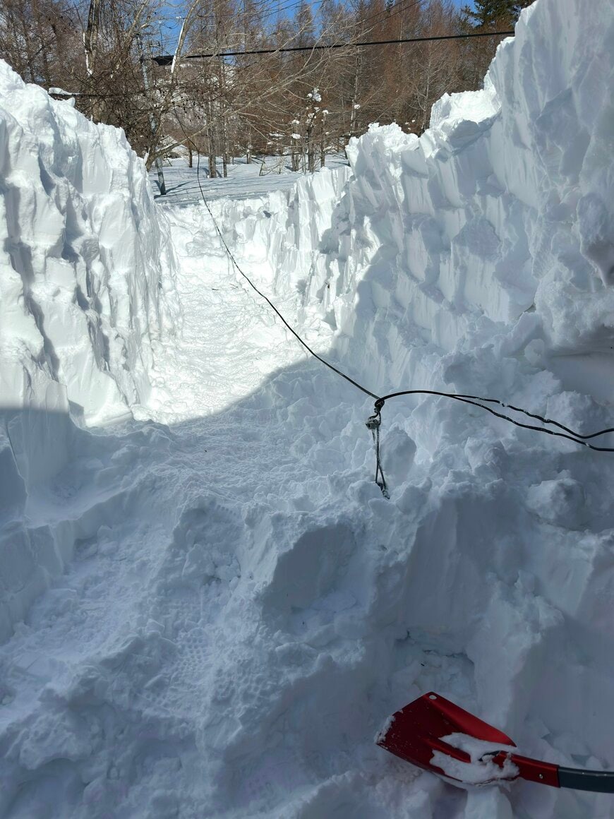 人の背丈を超えるほどの積雪