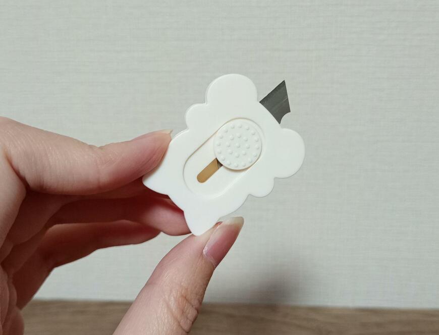 ダイソー、おすわりミニカッター(ねこ)画像