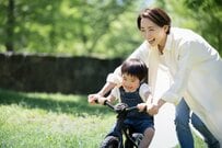 進む少子化【平均貯蓄額】30歳代・40歳代・50歳代はいくらか。「月の生活費」もみる