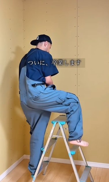 変身前の石膏ボードの壁