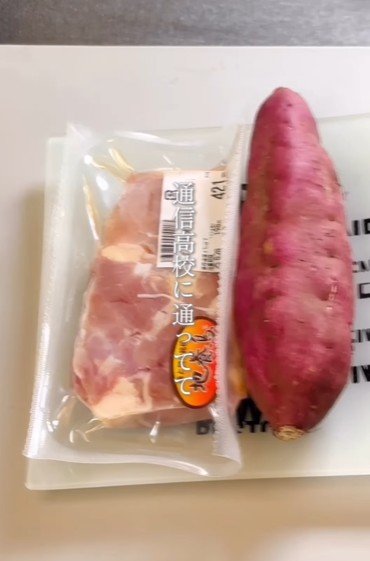 材料はさつまいもと鶏肉だけ