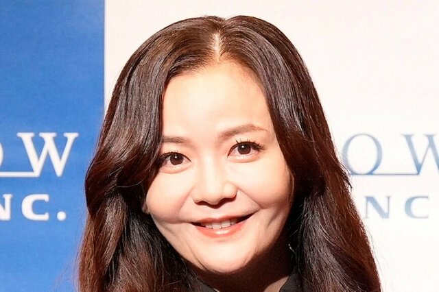 30キロ減量の華原朋美 自慢のママ！ほっそり花柄ドレス姿の美貌に衝撃…親子2ショットを披露