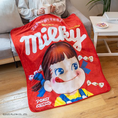 ミルキーの包み紙を約110cmの巨大なブランケットで再現