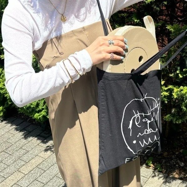 使い終わった後はパタンと閉じるだけで直径約25cm、厚さわずか7cm