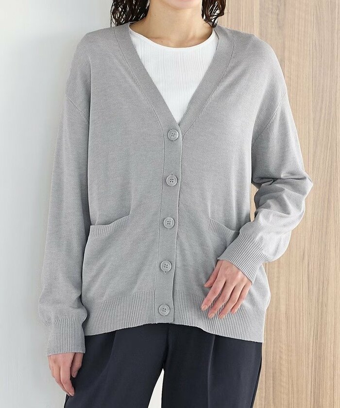 気になる腰回りをさりげなく隠してくれる丈感に設計されています