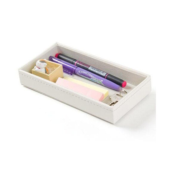 ペンやクリップなど筆記用具の収納につかいやすいシンプルな小物トレー